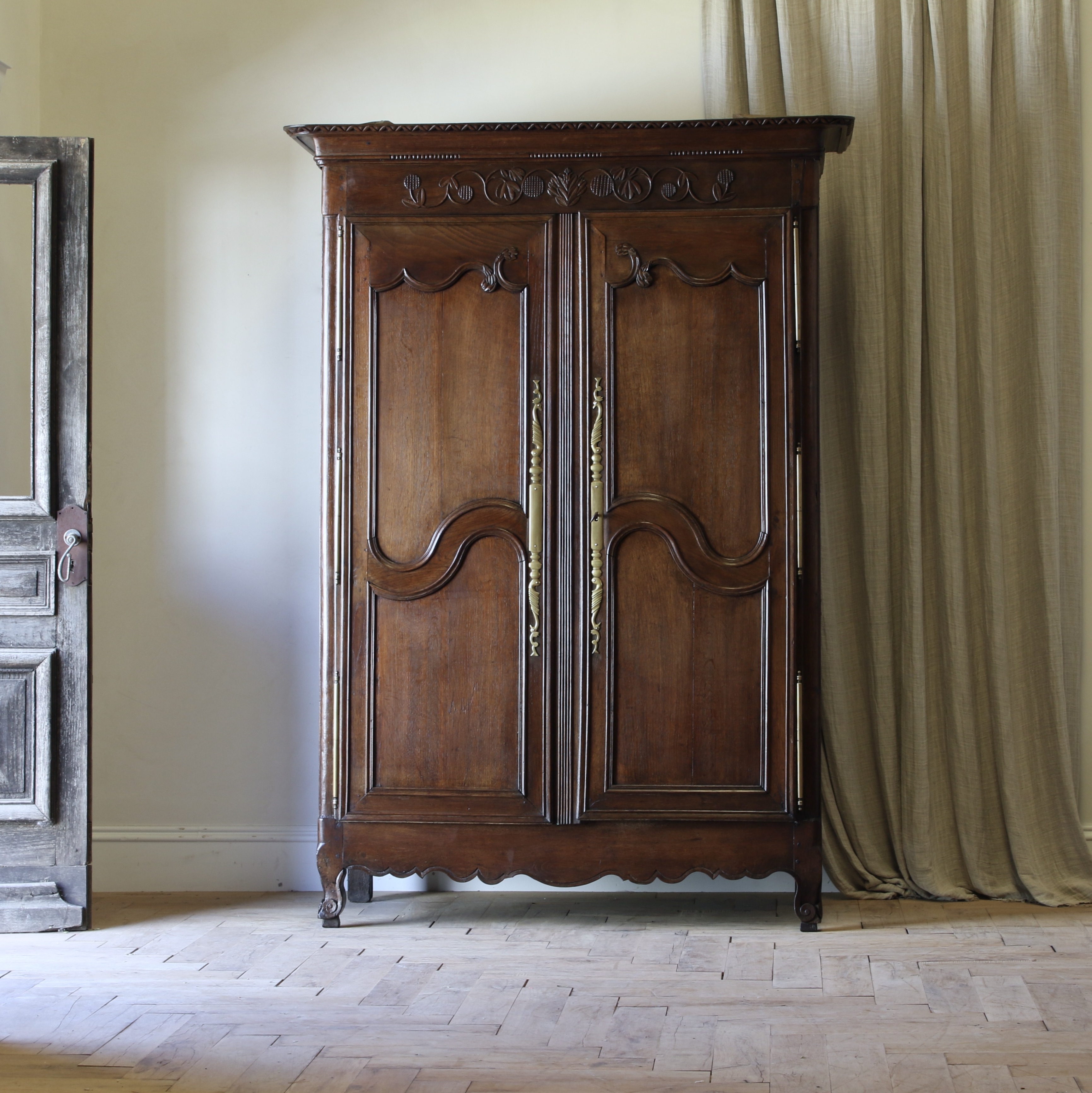 144-36 - Louis XV Armoire